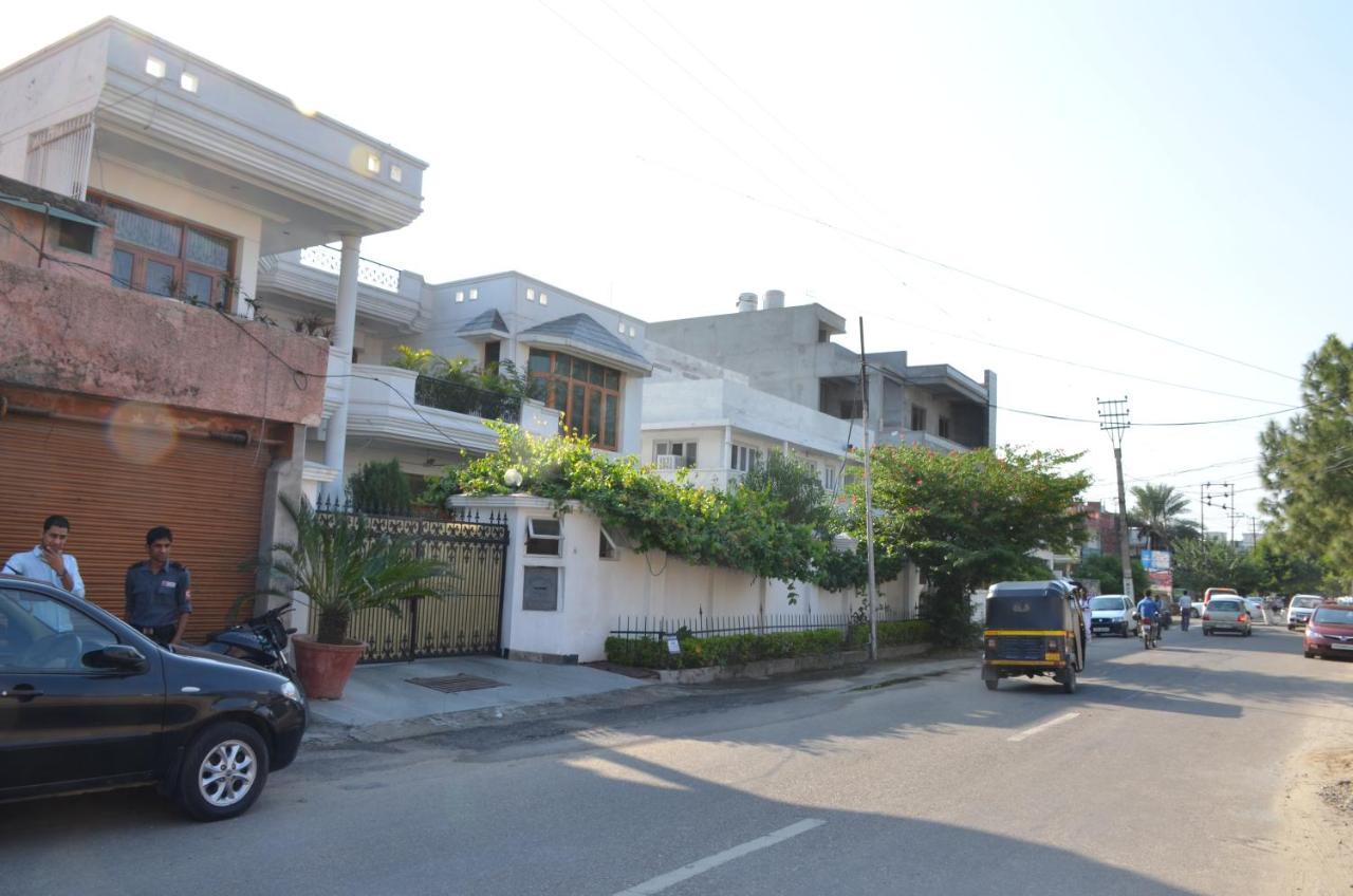 Sandy'S Homestay Jammu Exterior photo
